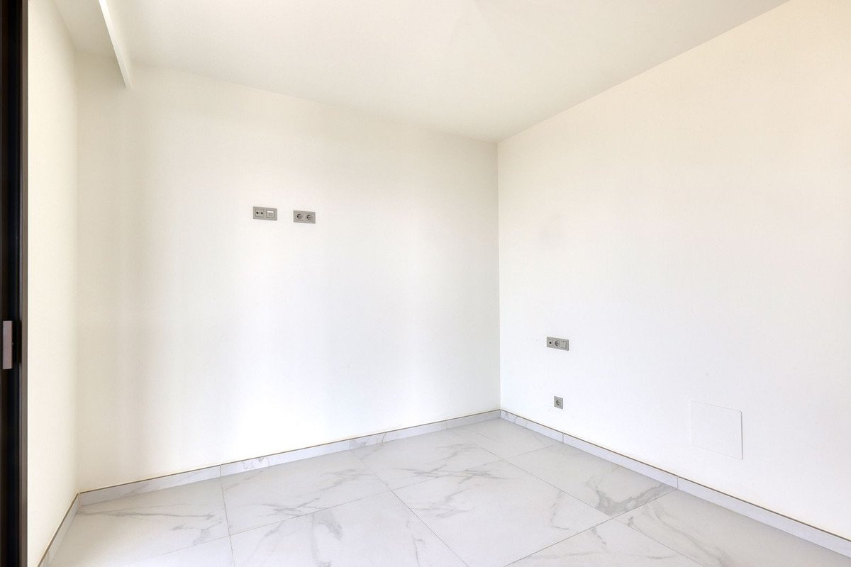 3 Bed Middle Floor Apartment in Fuengirola in Fuengirola — Apartment