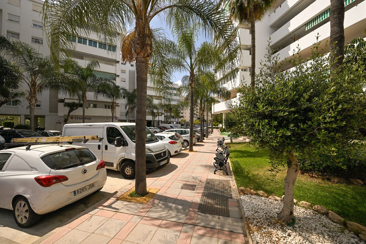 4 Bed Middle Floor Apartment in Fuengirola in Fuengirola — Apartment