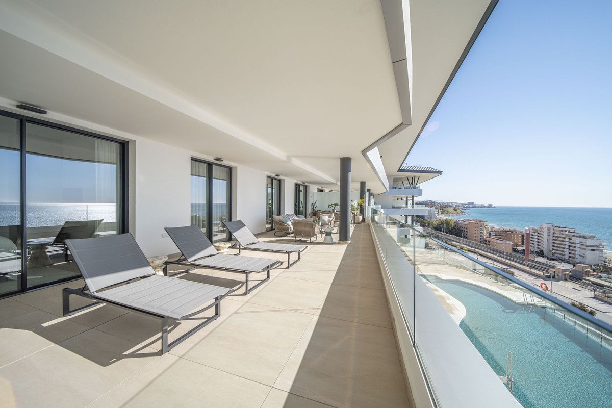 4 Bed شقة في الطابق الأوسط in Carvajal في Carvajal, شقة