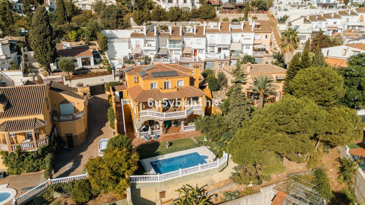 5 Bed Vrijstaande Villa in El Coto in El Coto, 