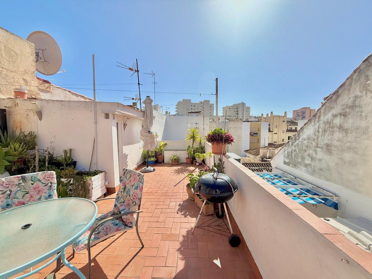 2 Bed Byt na strednom poschodí in Fuengirola v Fuengirola, Byt