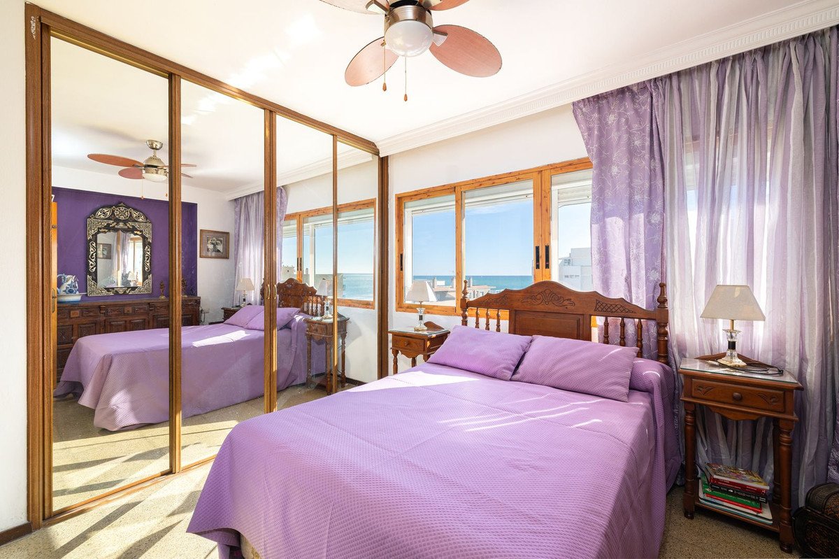 2 Bed شقة في الطابق الأوسط in Fuengirola في Fuengirola, شقة
