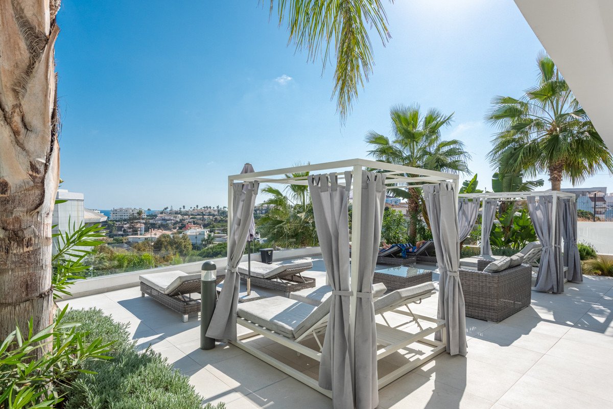 2 Bed شقة في الطابق الأوسط in Fuengirola في Fuengirola, شقة