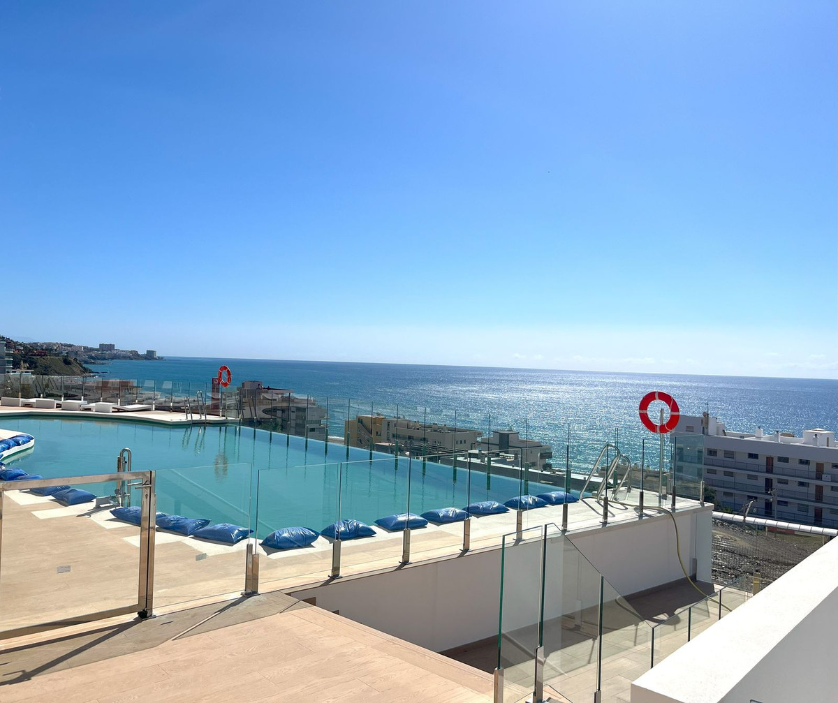 2 Bed شقة في الطابق الأوسط in Fuengirola في Fuengirola, شقة
