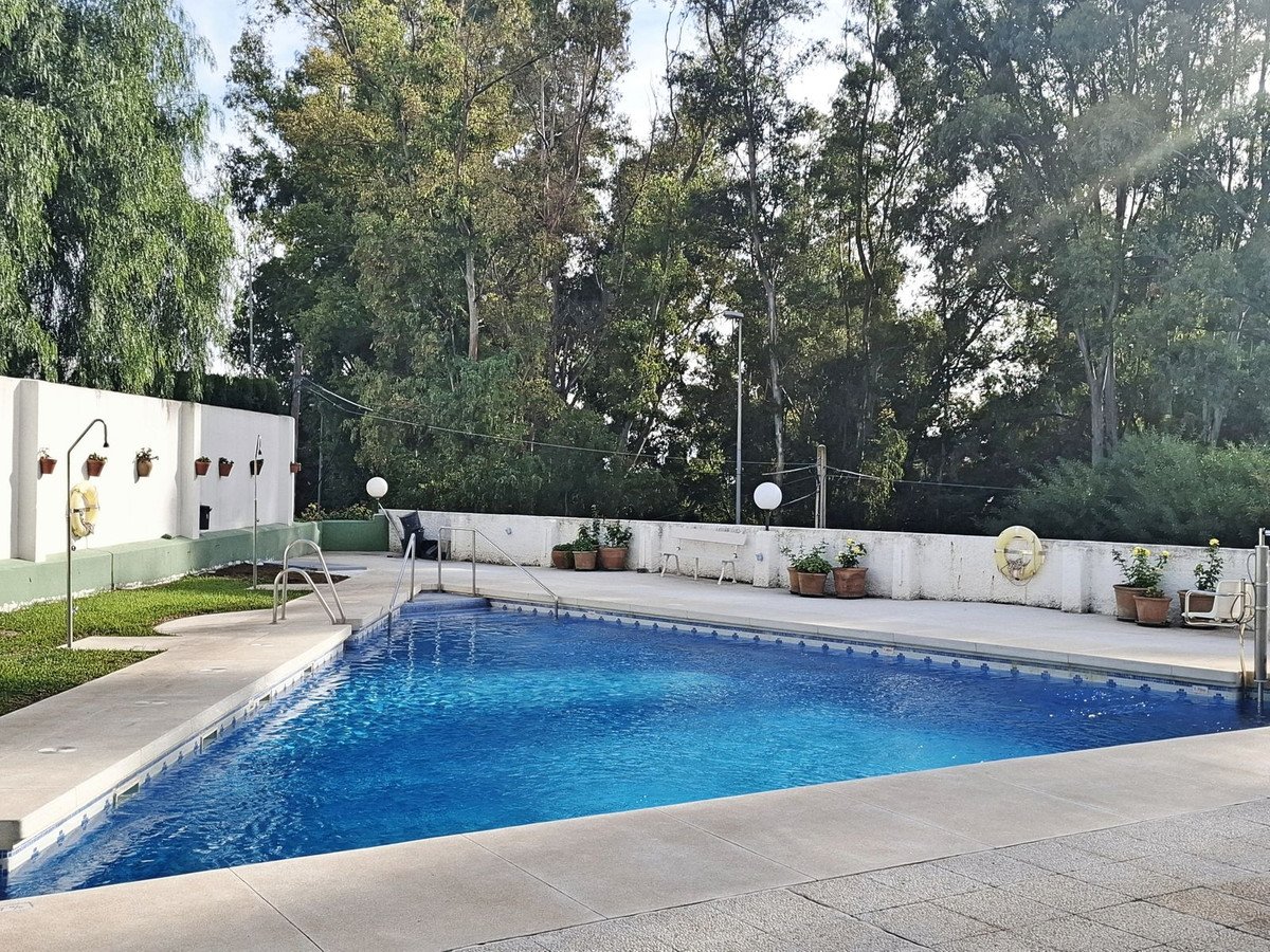 2 Bed شقة في الطابق الأوسط in Fuengirola في Fuengirola, شقة