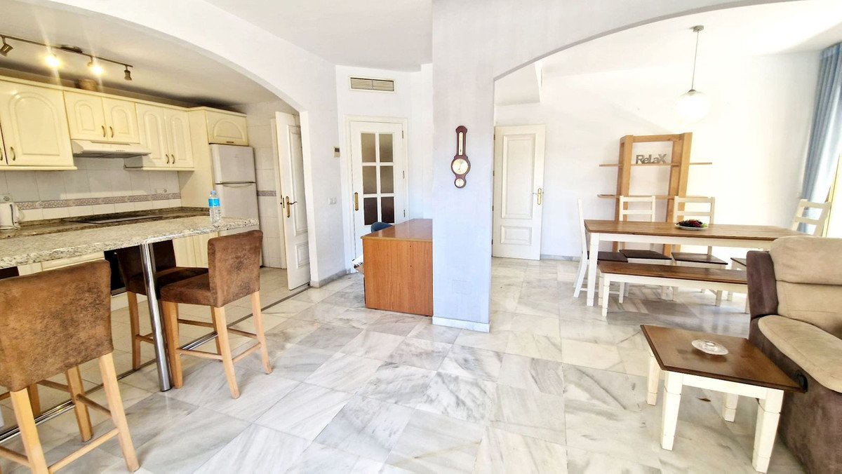 2 Bed شقة في الطابق الأوسط in Fuengirola في Fuengirola, شقة