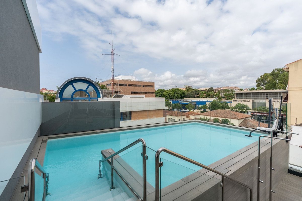 2 Bed شقة في الطابق الأوسط in Fuengirola في Fuengirola, شقة