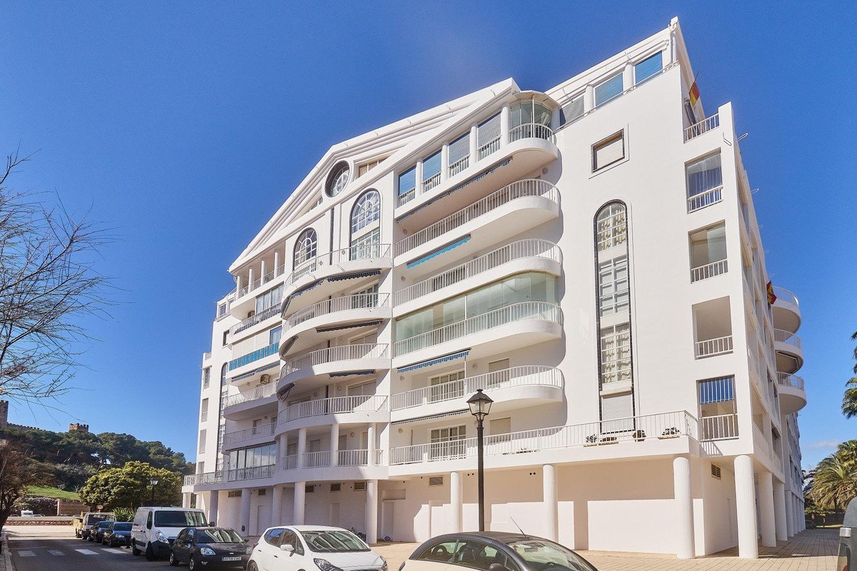 3 Bed شقة في الطابق الأوسط in Fuengirola في Fuengirola, شقة