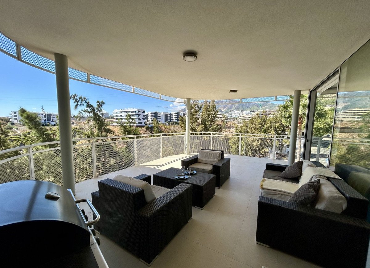 3 Bed Stanovanje v srednjem nadstropju in Fuengirola v Fuengirola, 