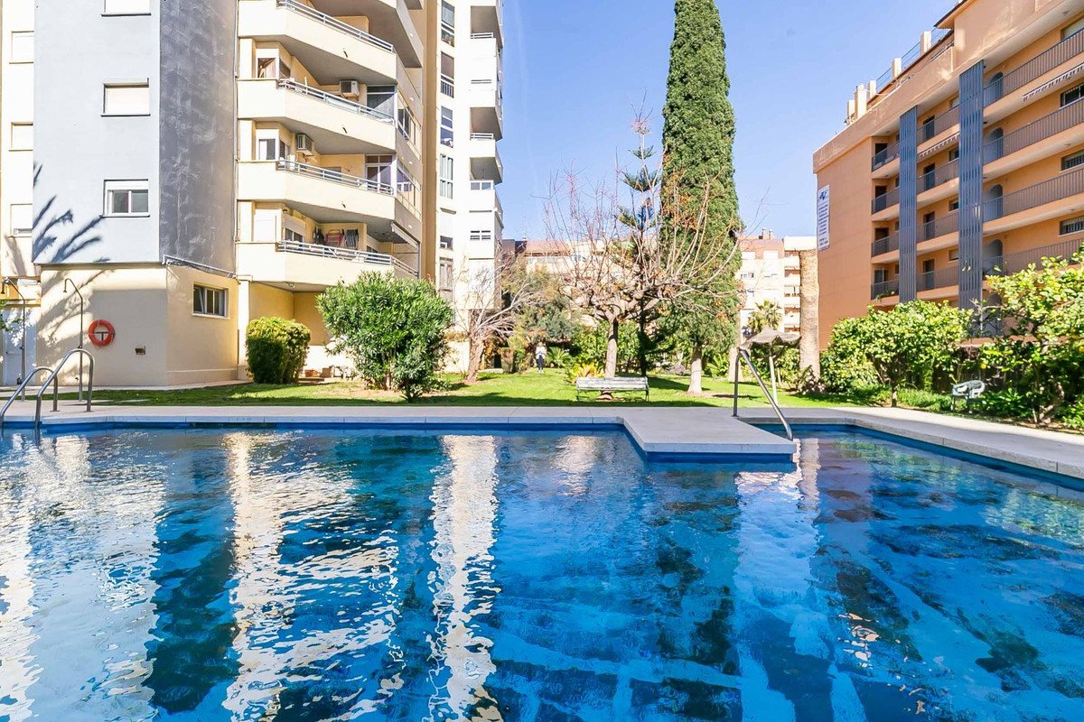 3 Bed شقة في الطابق الأرضي in Fuengirola في Fuengirola, شقة