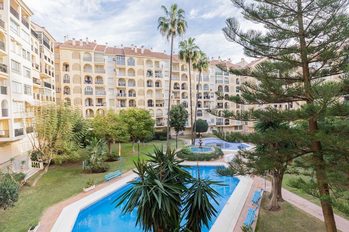 3 Bed Apartemen lantai tengah in Fuengirola di Fuengirola, Apartemen