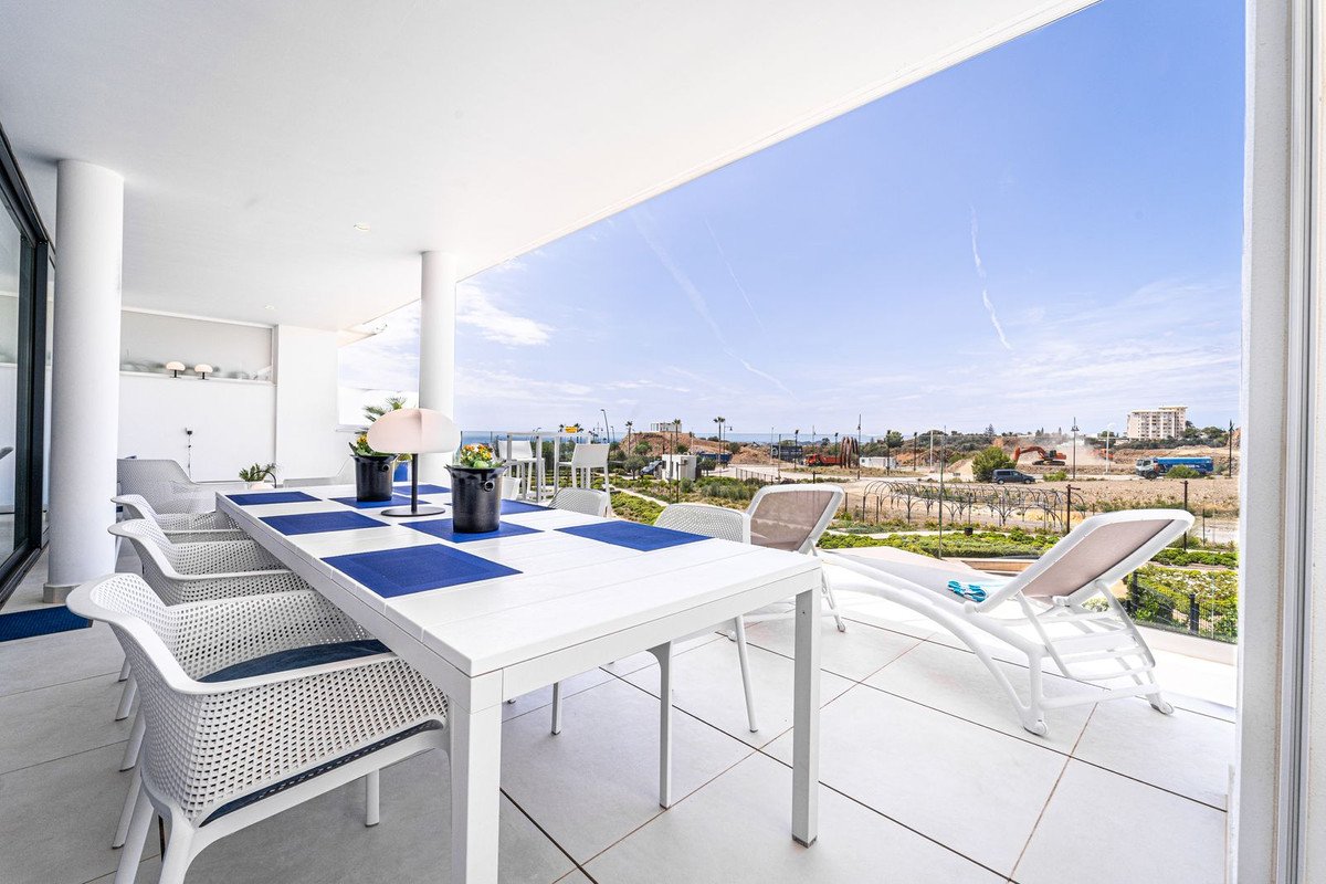 3 Bed דירה בקומה אמצעית in Fuengirola ב- Fuengirola, דירה