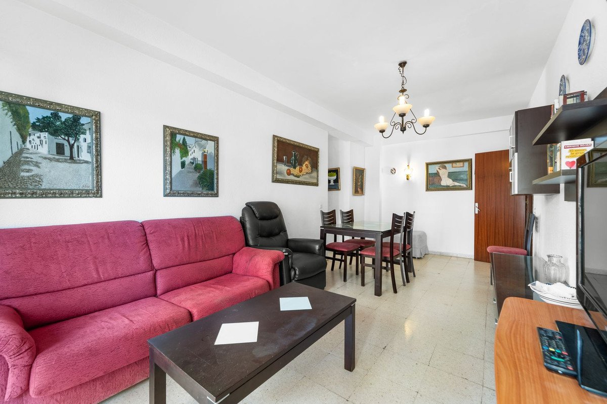 3 Bed شقة في الطابق الأوسط in Fuengirola في Fuengirola, شقة