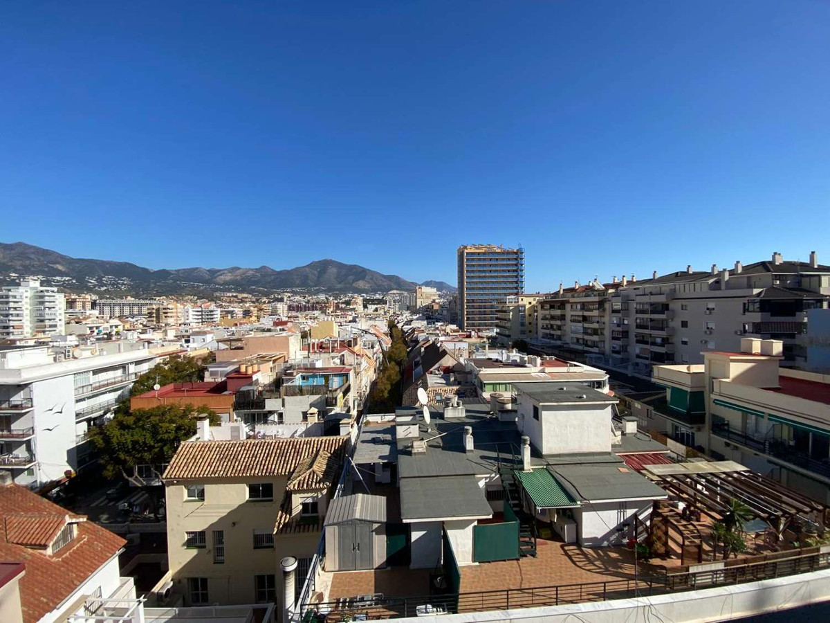 4 Bed Byt ve středním patře in Fuengirola v Fuengirola, Byt