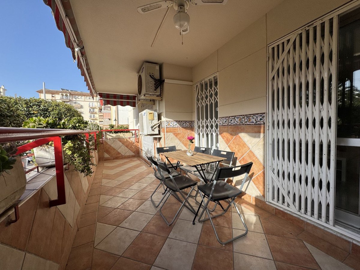4 Bed شقة في الطابق الأوسط in Fuengirola في Fuengirola, شقة