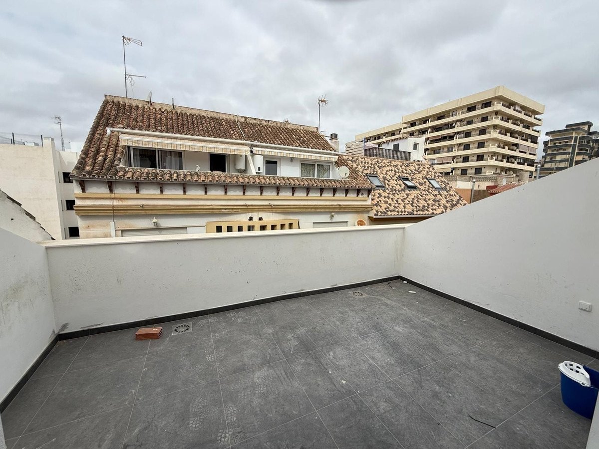 2 Bed पेंटहाउस in Fuengirola में Fuengirola, पेंटहाउस