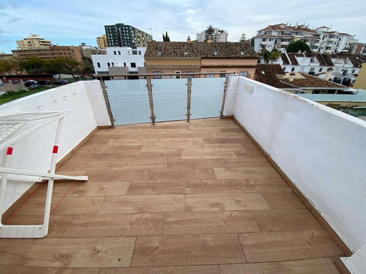 4 Bed بيت مدينة in Fuengirola في Fuengirola, تاون هاوس