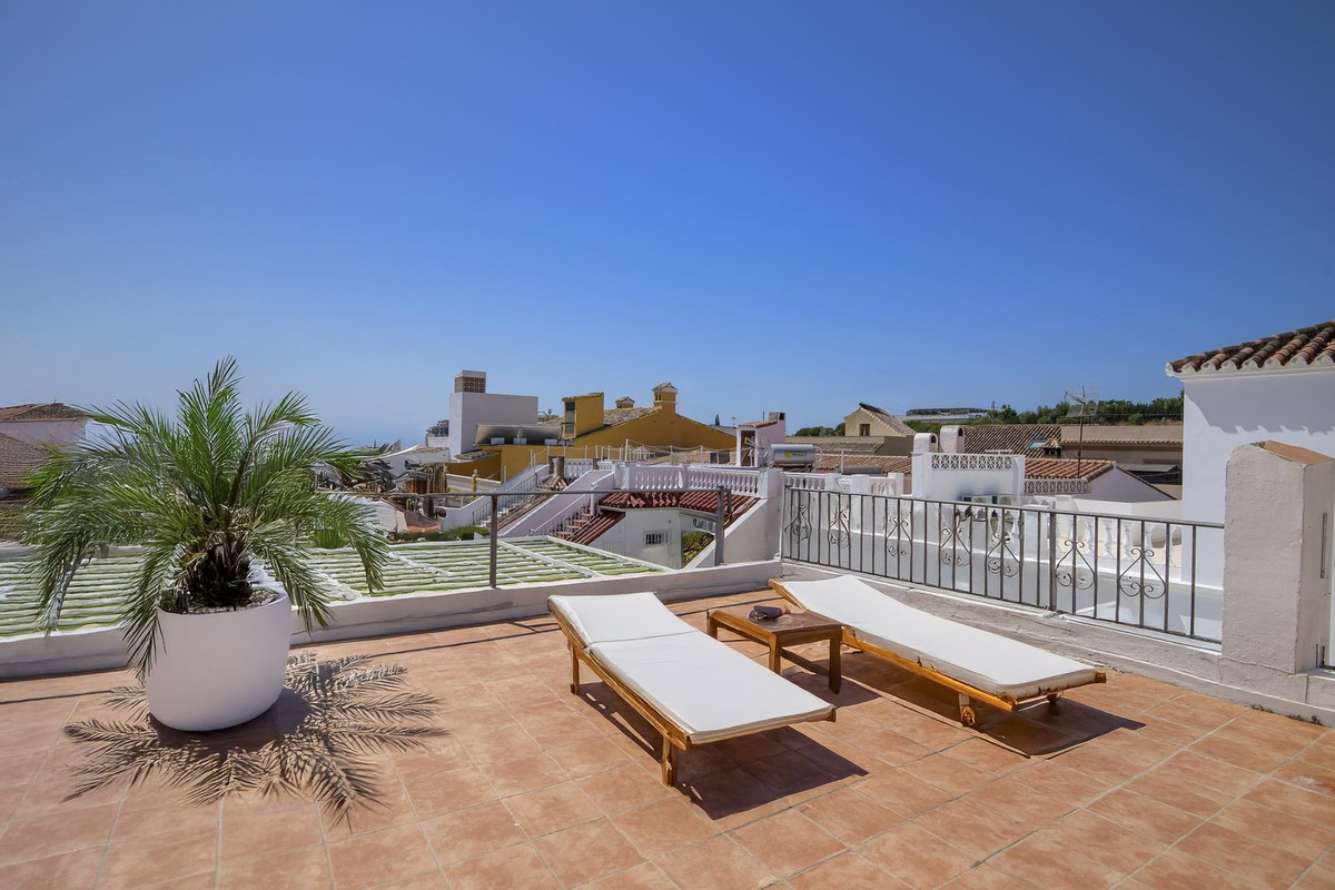 4 Bed فيلا مستقلة in Fuengirola في Fuengirola, فيلا منفصلة