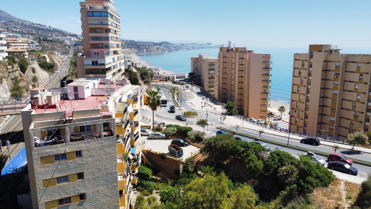 2 Bed Keskikerroksen huoneisto in Fuengirola