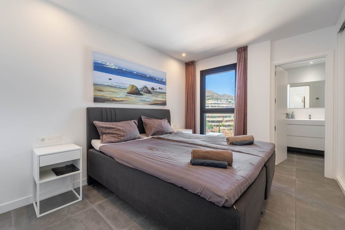 2 Bed شقة في الطابق الأوسط in Fuengirola في Fuengirola, شقة