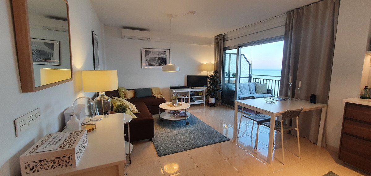 2 Bed شقة في الطابق الأوسط in Fuengirola في Fuengirola, شقة