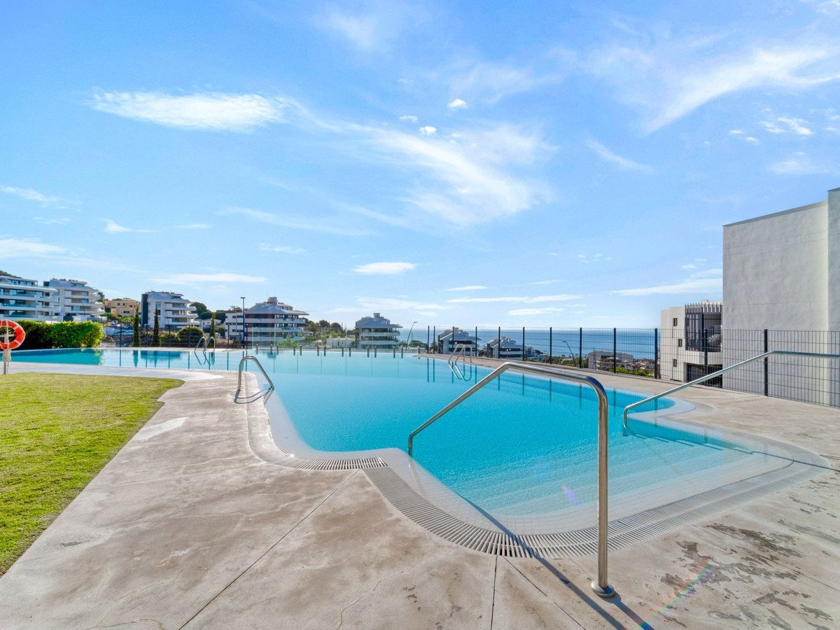 2 Bed Apartament na środkowym piętrze in Fuengirola
