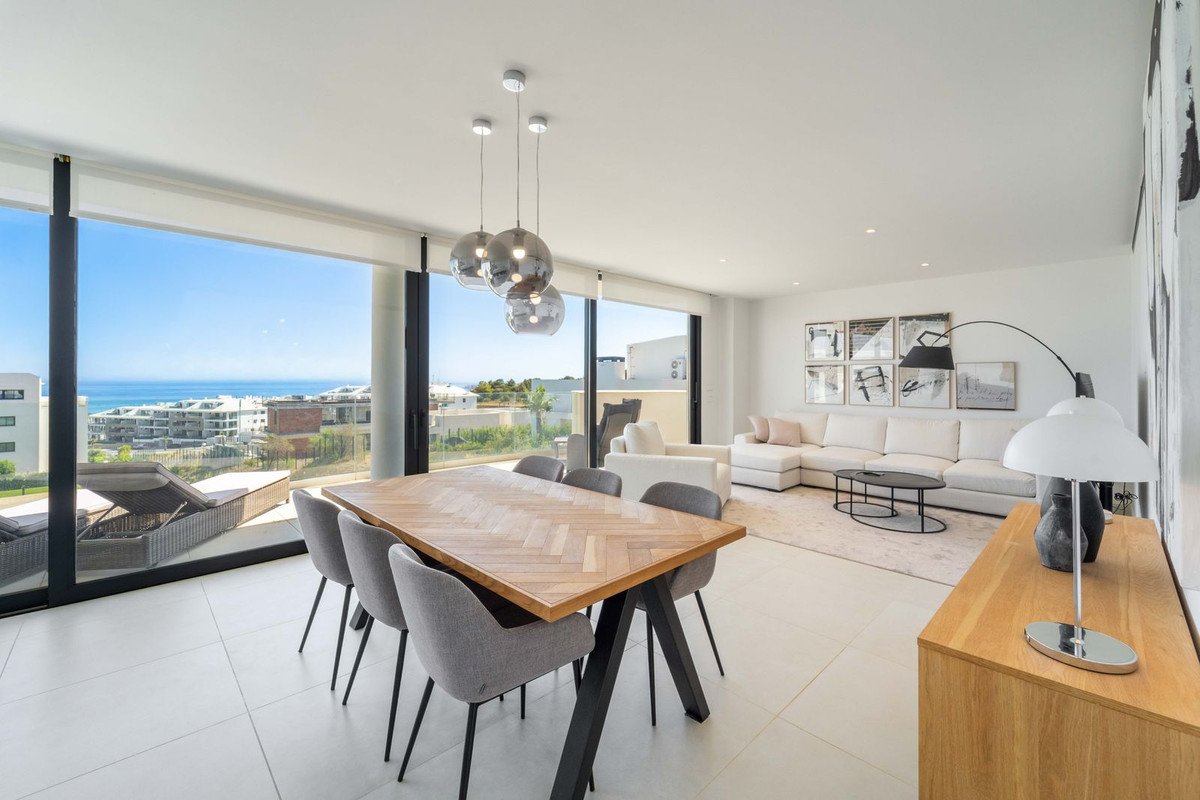 3 Bed شقة في الطابق الأوسط in Fuengirola في Fuengirola, شقة