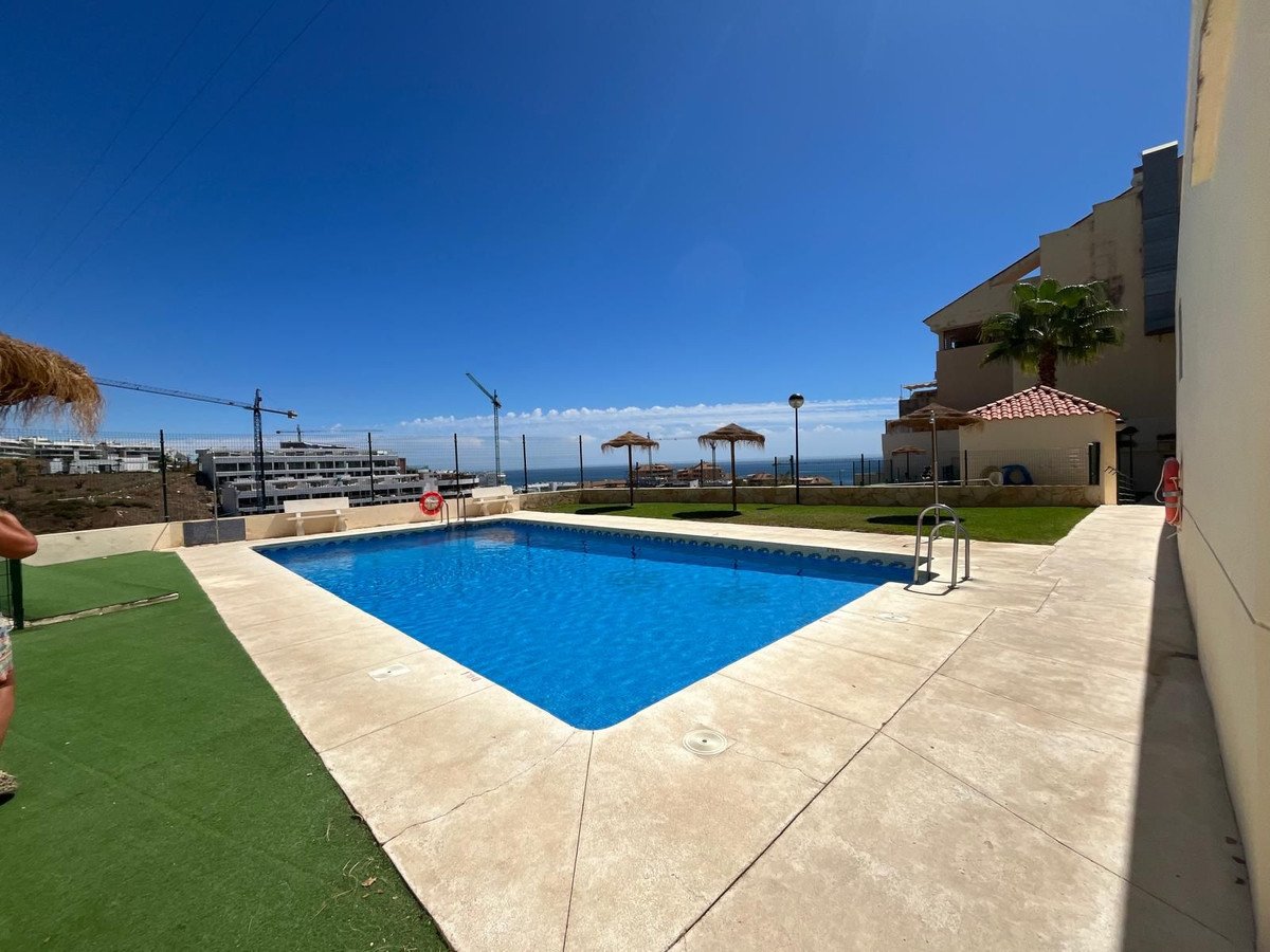 4 Bed Апартамент на партера in Fuengirola в Fuengirola, 