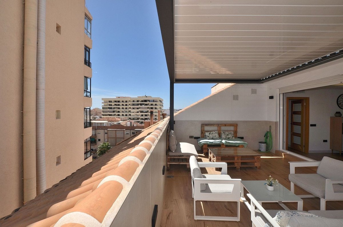 3 Bed بنتهاوس in Fuengirola في Fuengirola, 