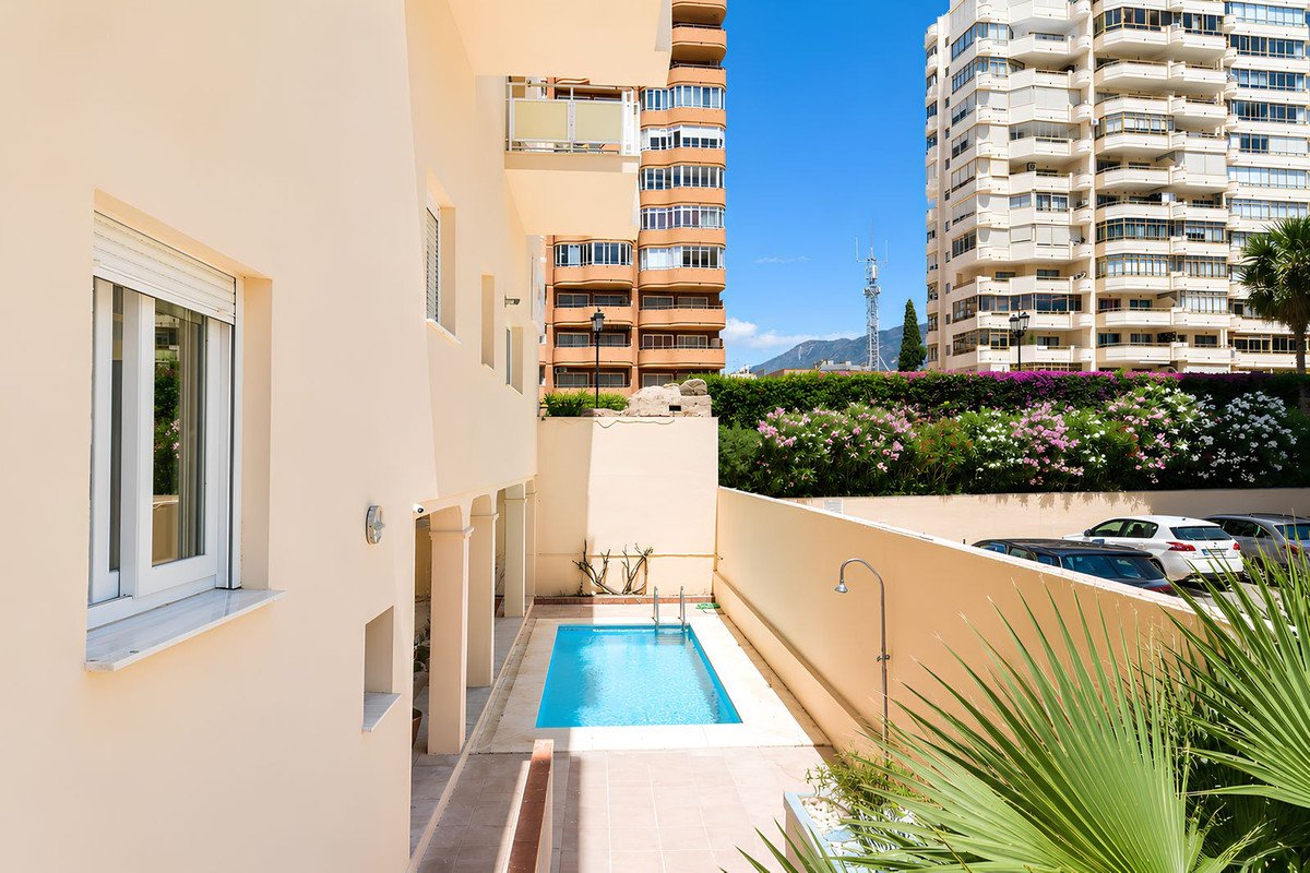 4 Bed Middle Floor Apartment in Los Boliches