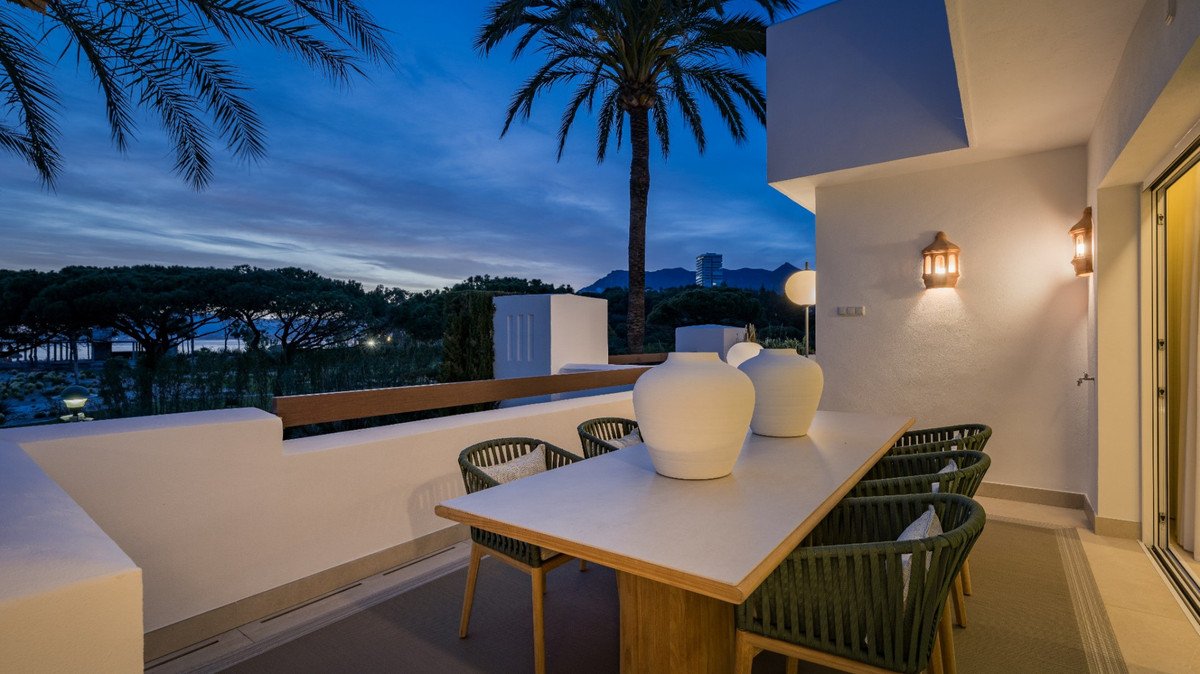 3 Bed Middle Floor Apartment in Los Monteros in Los Monteros, Apartment