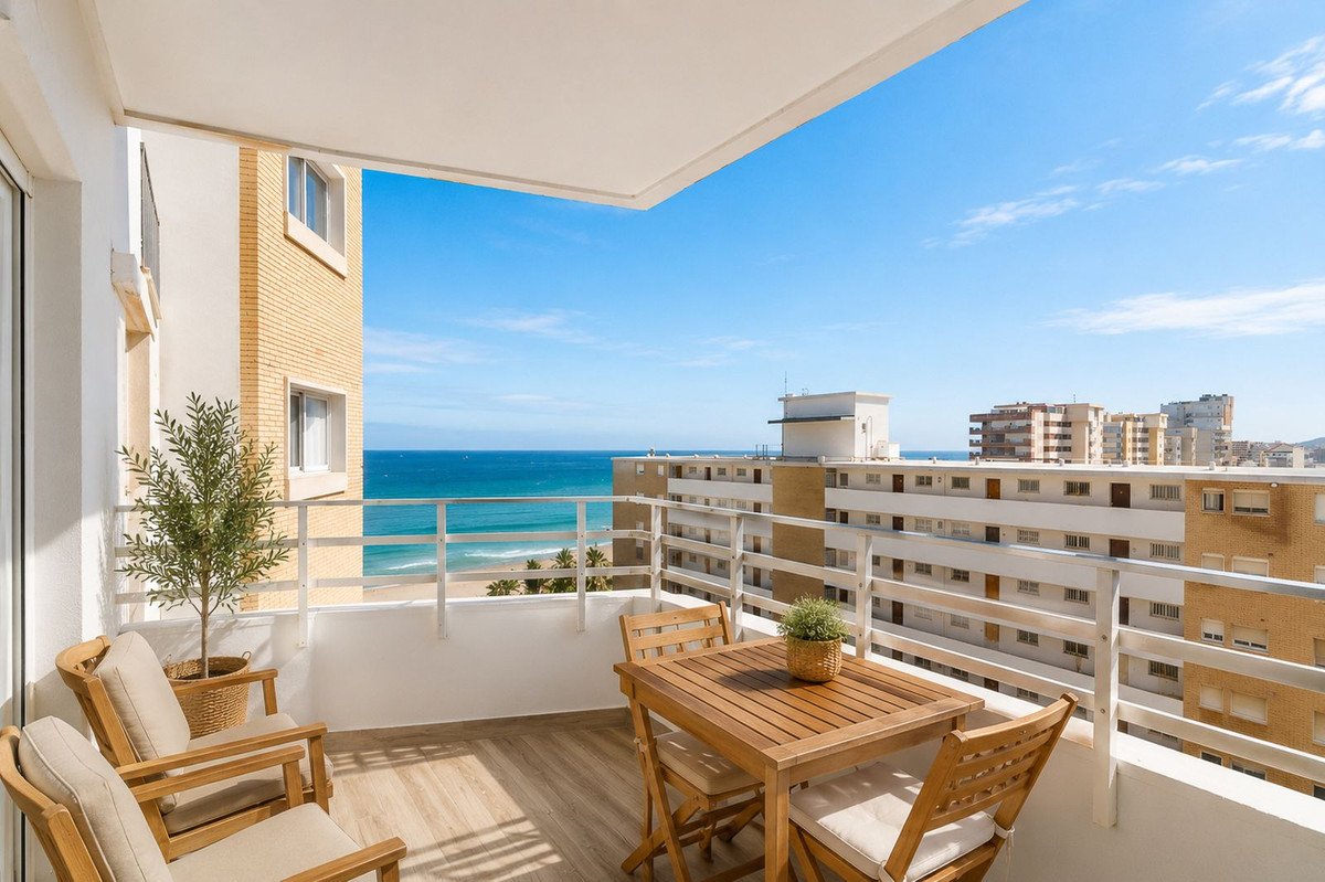 1 Bed شقة في الطابق الأوسط in Fuengirola في Fuengirola, شقة