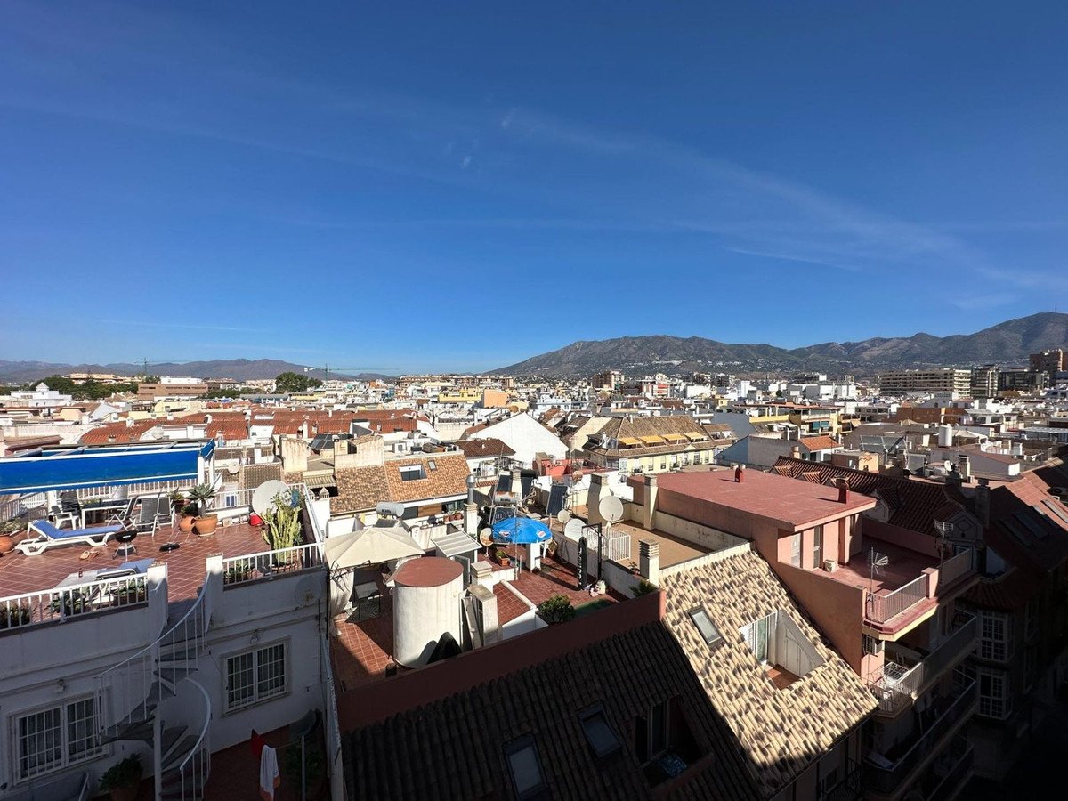 1 Bed شقة في الطابق الأوسط in Fuengirola في Fuengirola, 