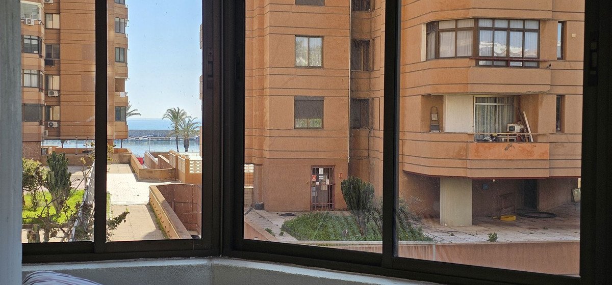 1 Bed شقة في الطابق الأوسط in Fuengirola في Fuengirola, 
