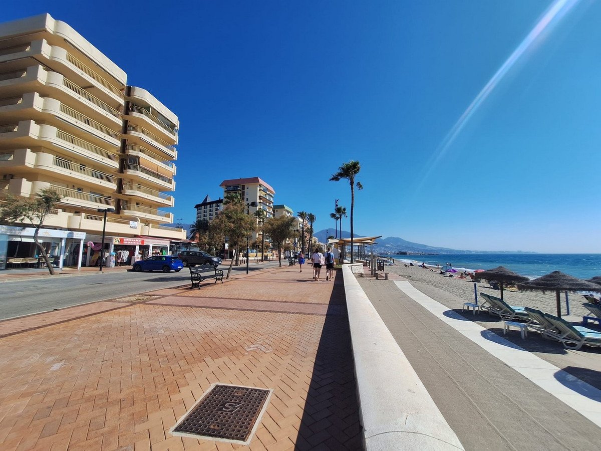 2 Bed شقة في الطابق الأوسط in Fuengirola في Fuengirola, شقة