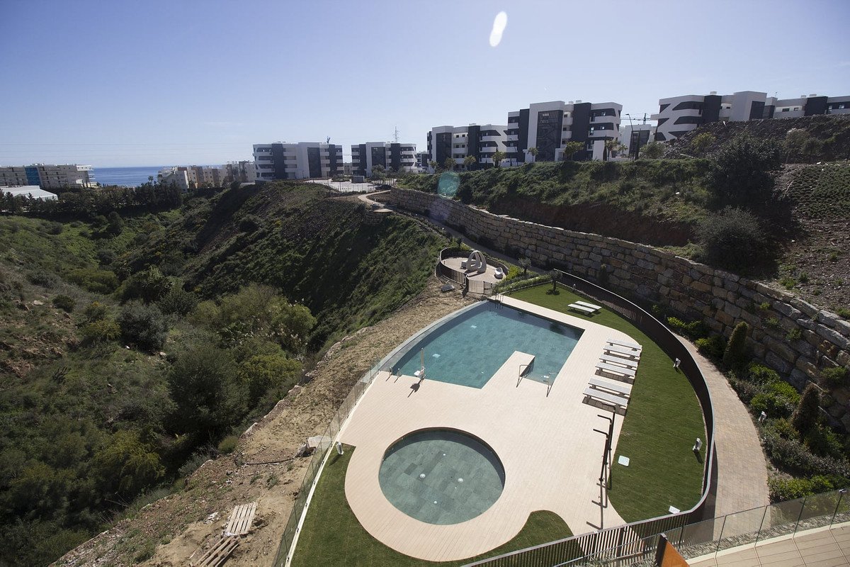 2 Bed Middle Floor Apartment in Fuengirola in Fuengirola, 