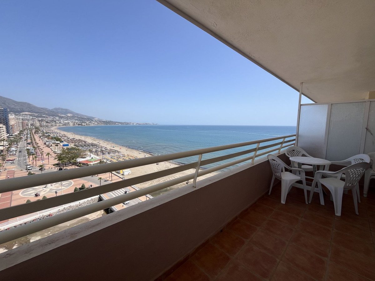 2 Bed شقة في الطابق الأوسط in Fuengirola في Fuengirola, شقة