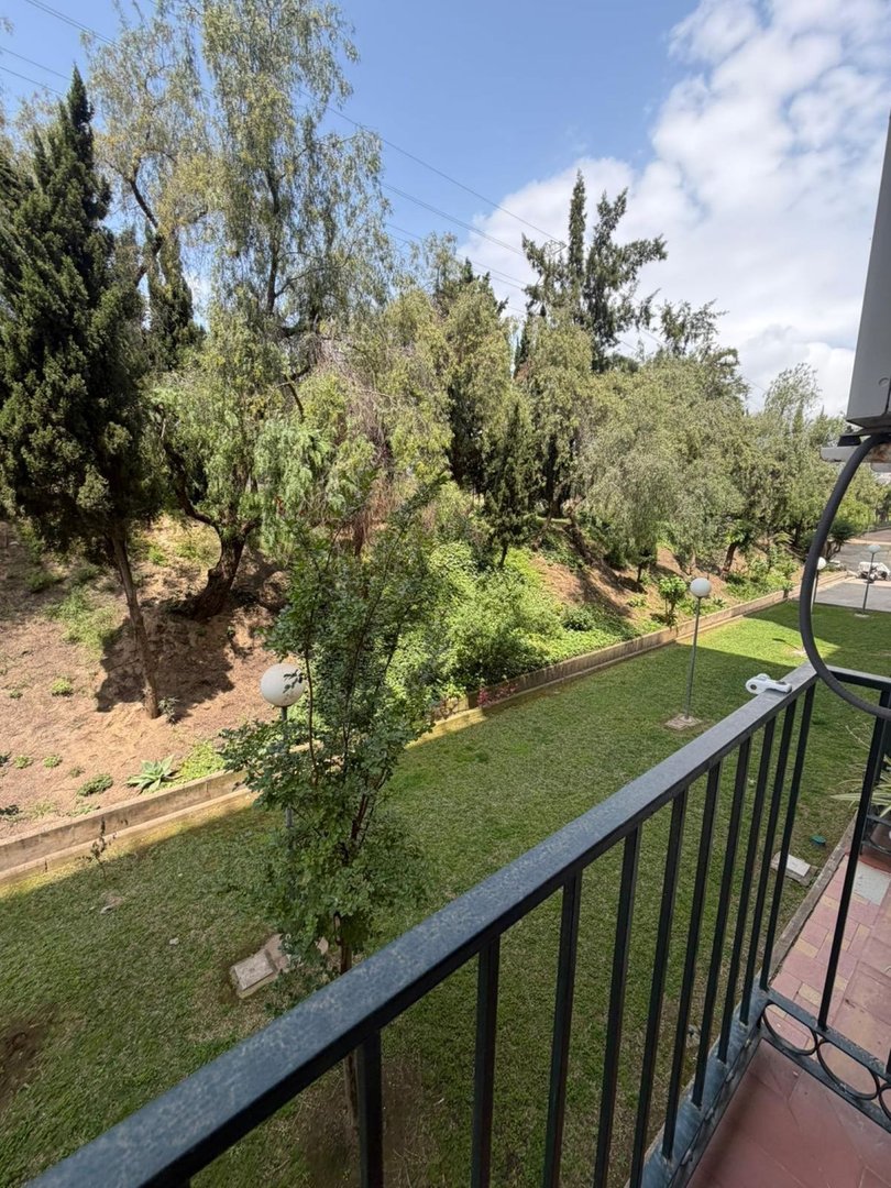 3 Bed شقة في الطابق الأوسط in Fuengirola في Fuengirola, شقة