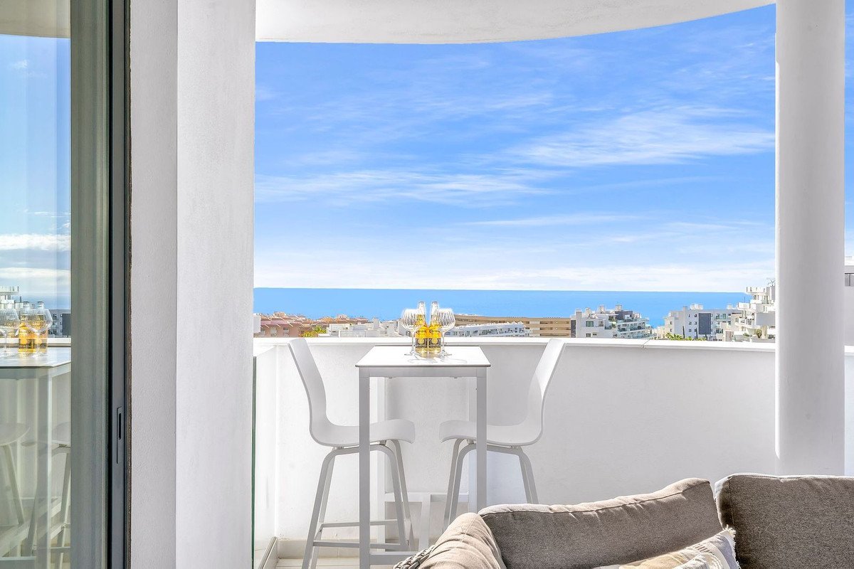 3 Bed شقة في الطابق الأوسط in Fuengirola في Fuengirola, 