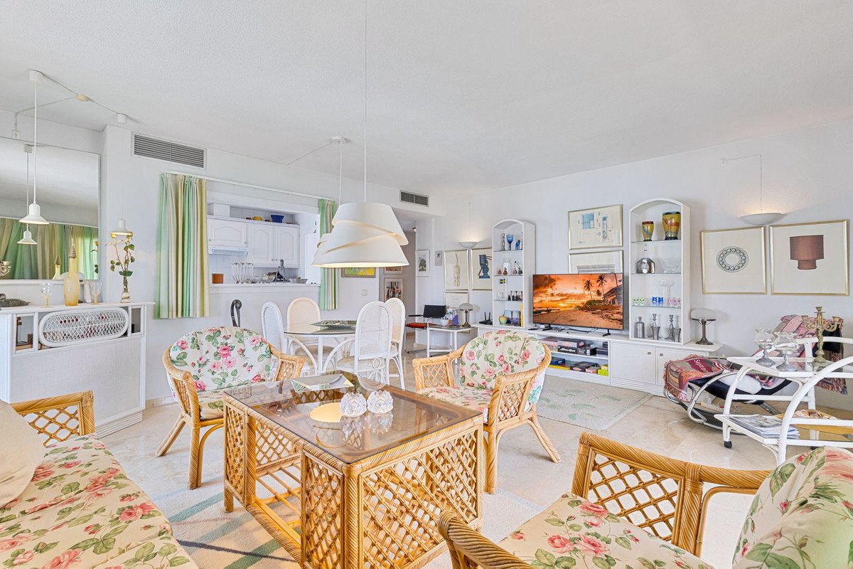 3 Bed شقة في الطابق الأوسط in Fuengirola في Fuengirola, شقة سكنية