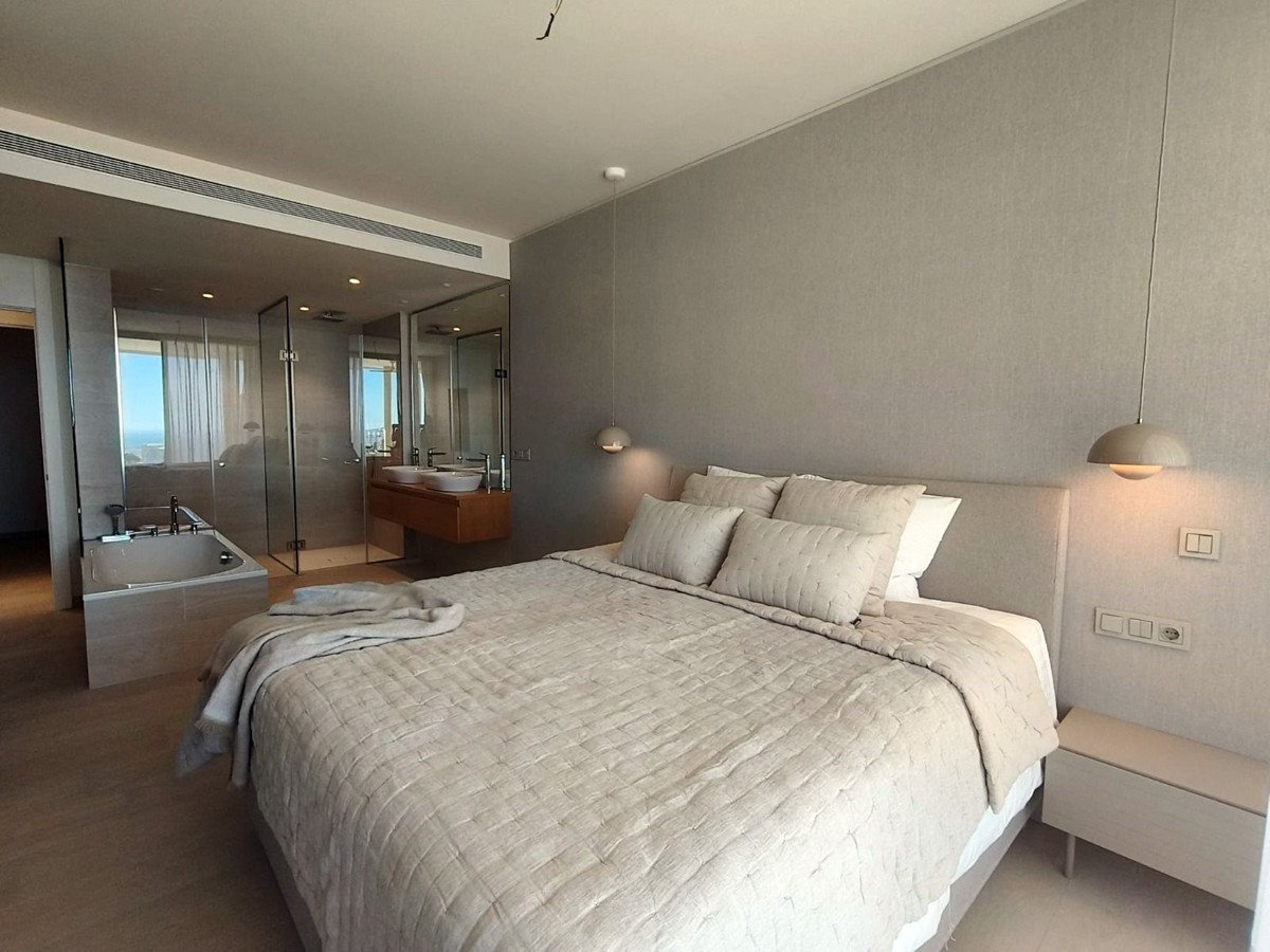 3 Bed Middle Floor Apartment in Fuengirola in Fuengirola, 