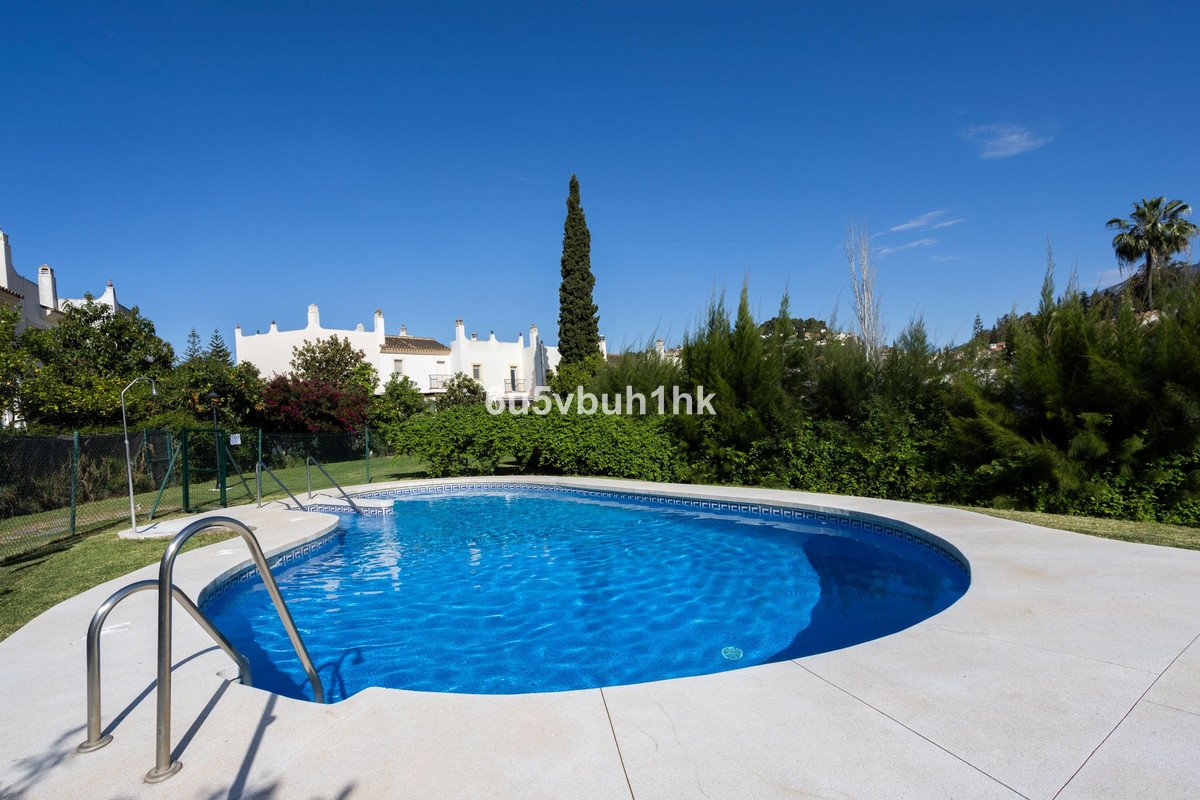 3 Bed بيت مدينة in Sierrezuela في Sierrezuela, 