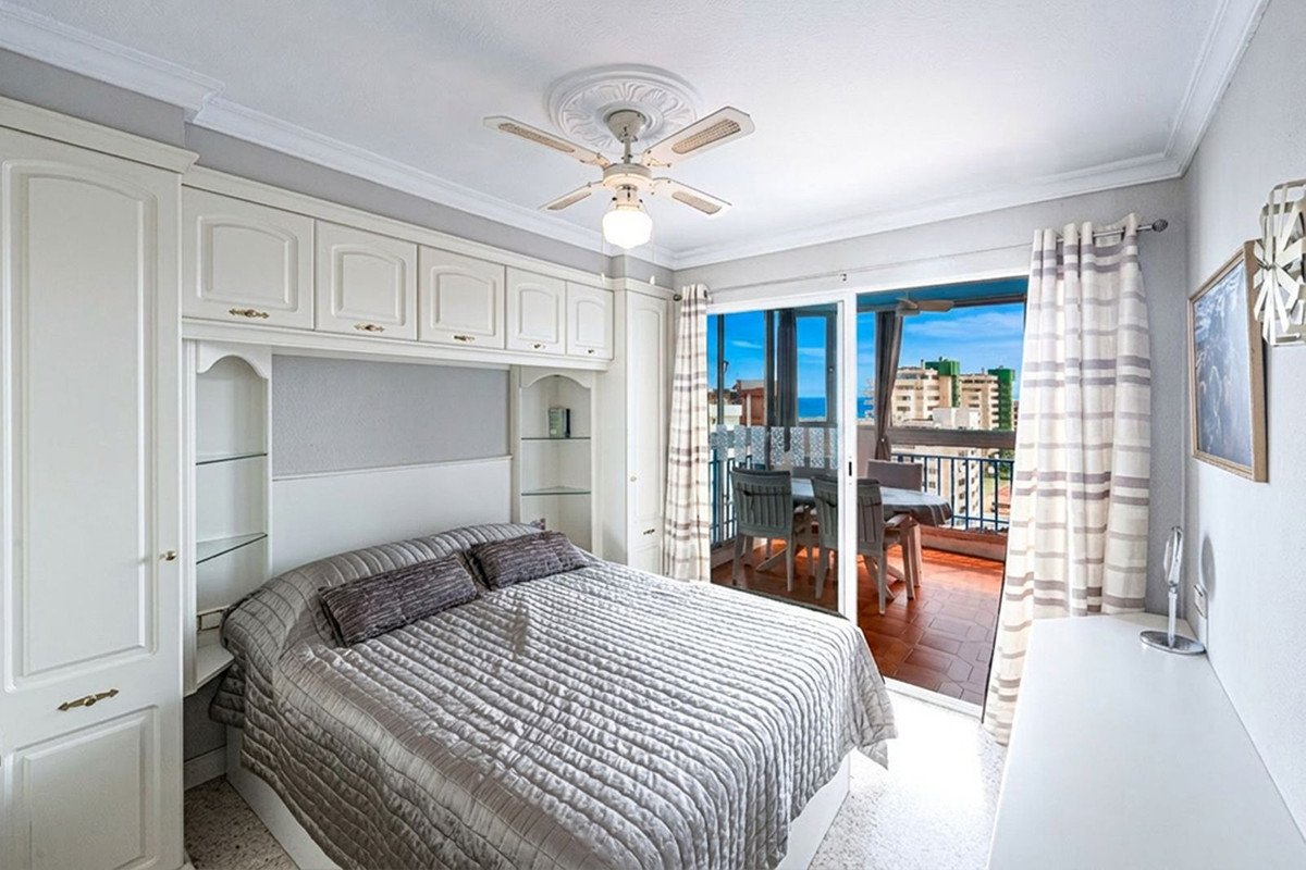 2 Bed شقة في الطابق الأوسط in Torreblanca في Torreblanca, 
