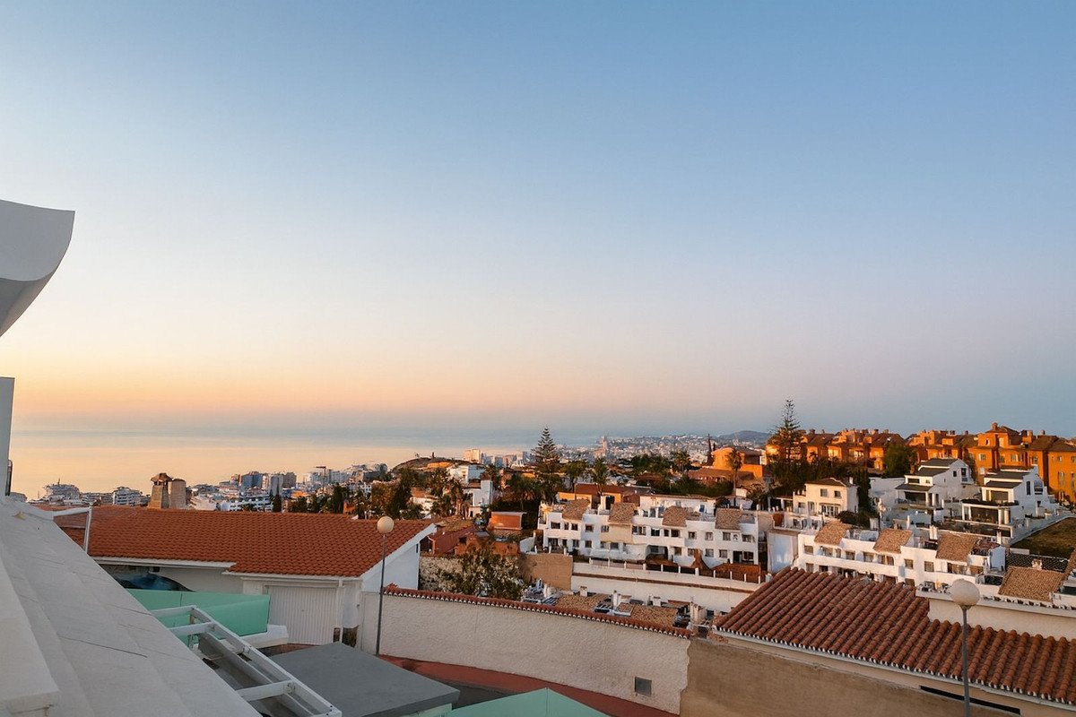 2 Bed Duplex in Torreblanca في Torreblanca, دوبلكس