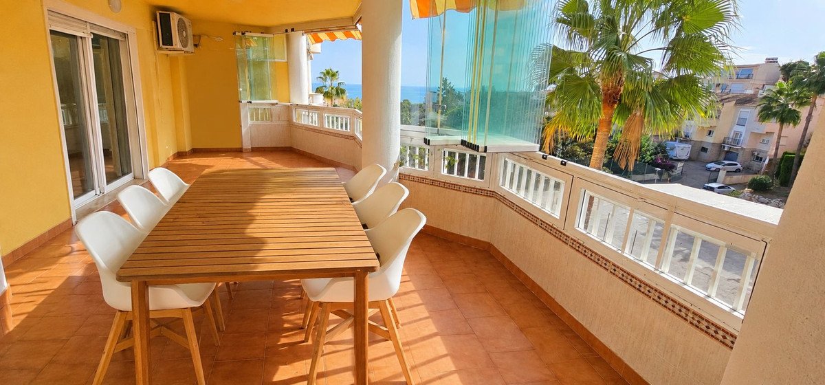 3 Bed Middle Floor Apartment in Torreblanca