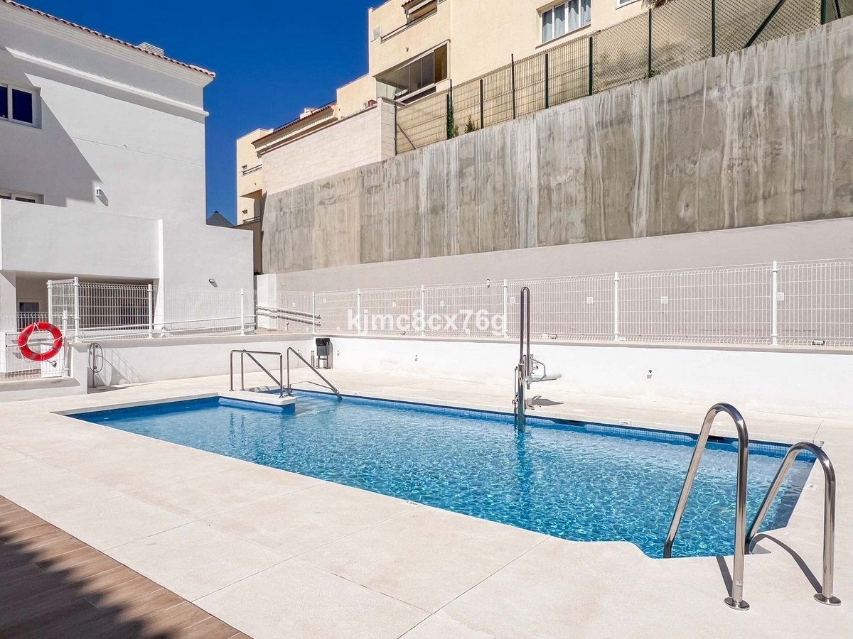 3 Bed شقة في الطابق الأوسط in Torreblanca في Torreblanca, شقة