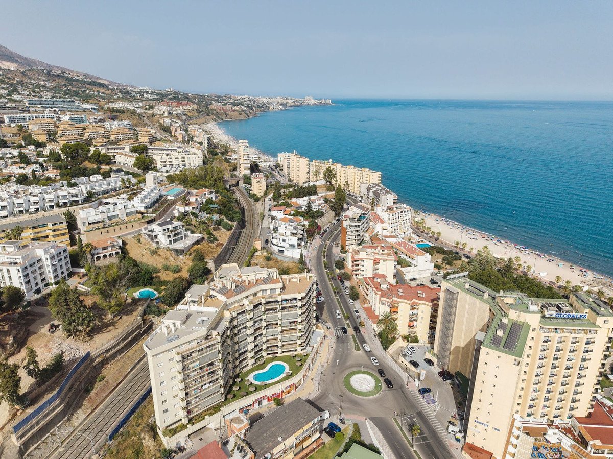 3 Bed شقة في الطابق الأوسط in Torreblanca في Torreblanca, شقة