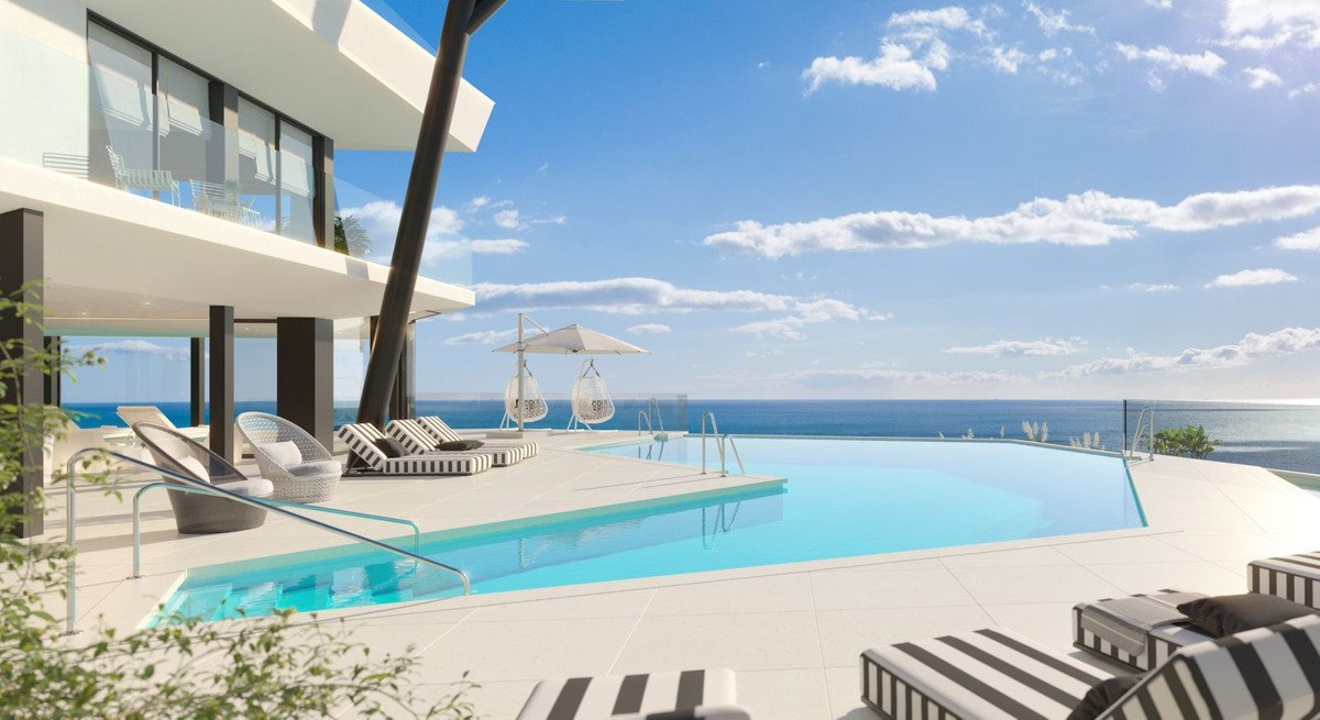 2 Bed شقة في الطابق الأوسط in Carvajal في Fuengirola, شقة