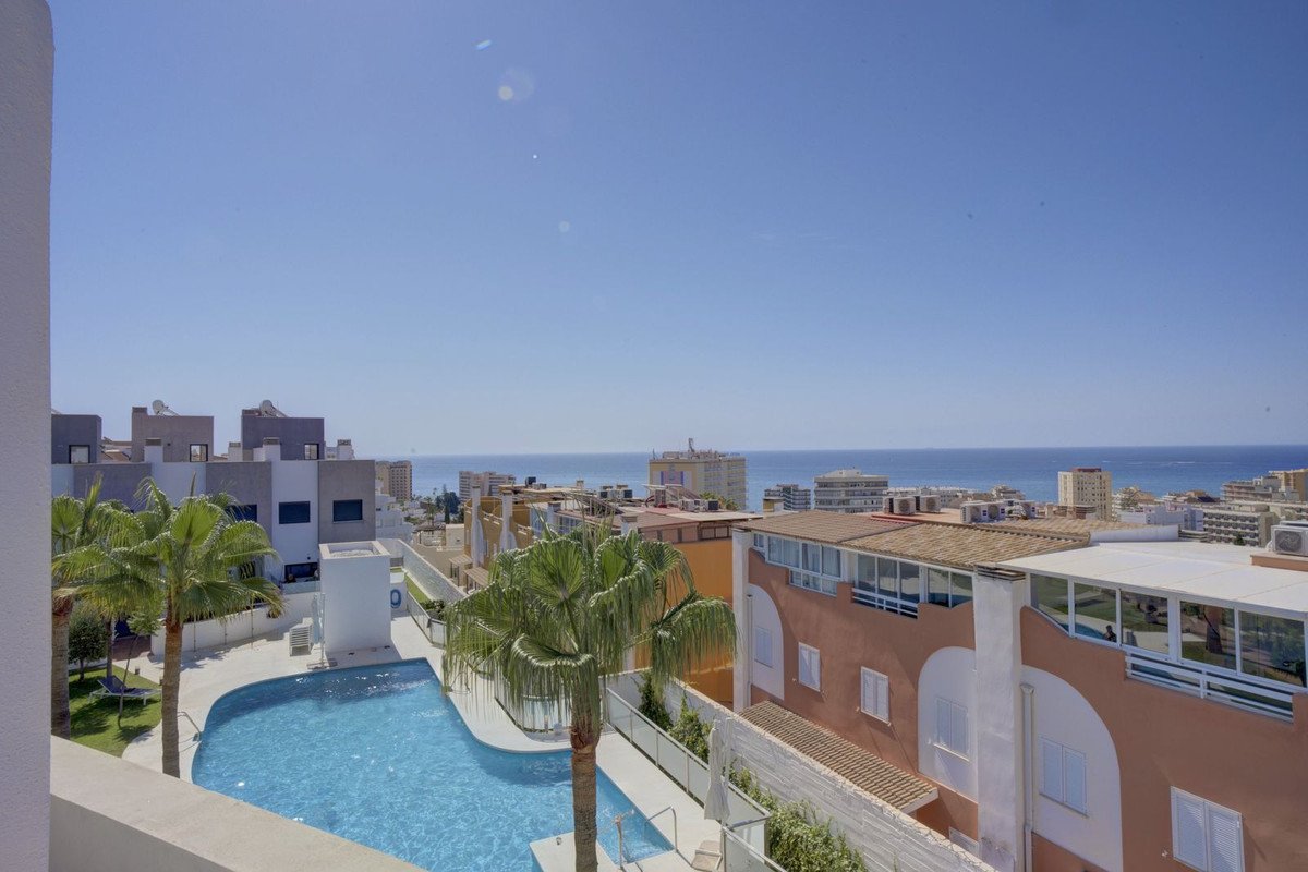 3 Bed بيت مدينة in Torreblanca في Torreblanca, تاون هاوس