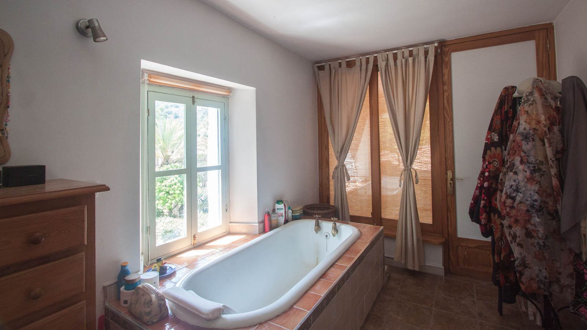 6 Bed Finca - Cortijo in Gaucín في Gaucín — Finca - Cortijo